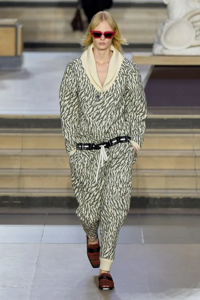 Look 24